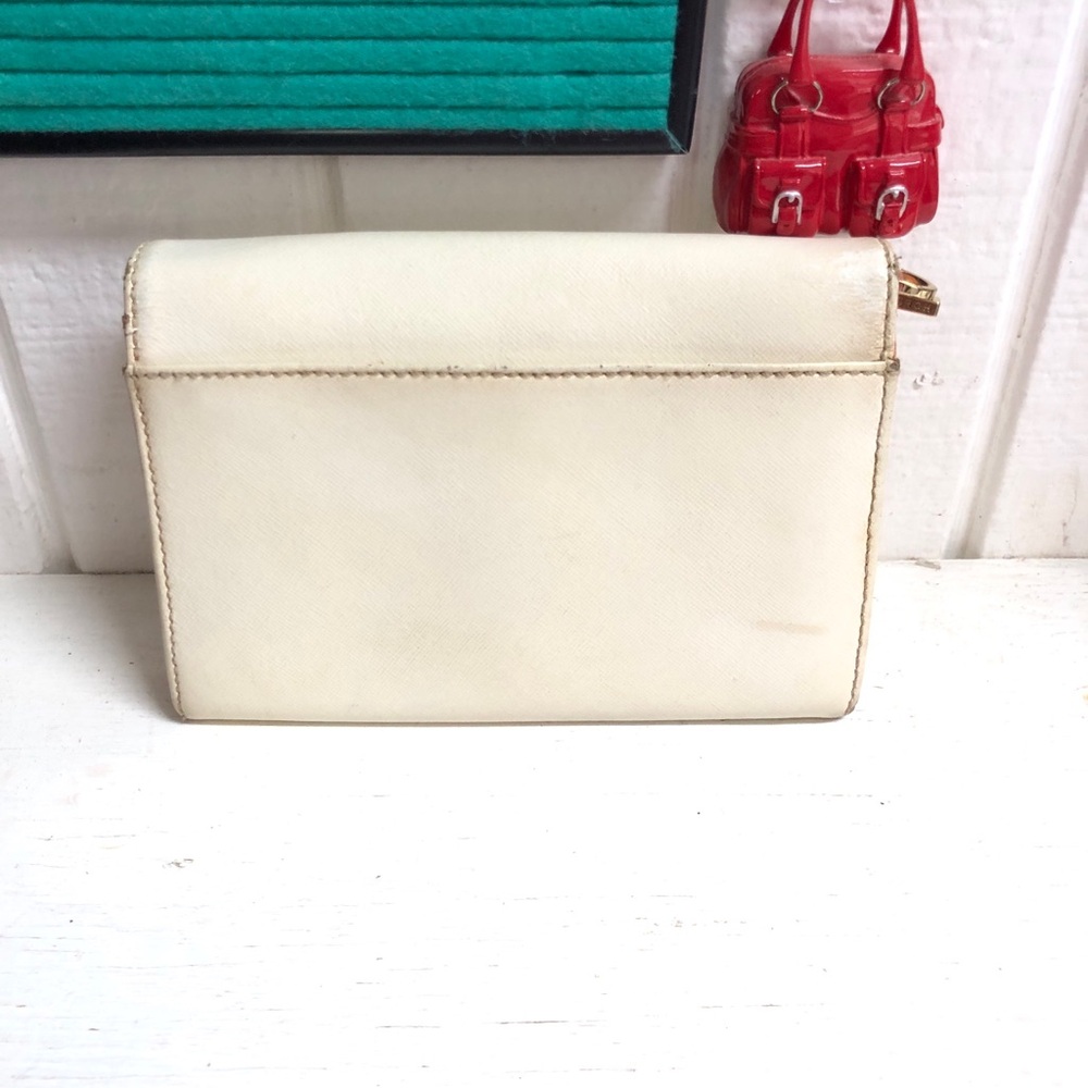 Tory Burch Robinson Cream Saffiano Leather Wallet On A Chain with Gold Logo - Picture 3 of 14